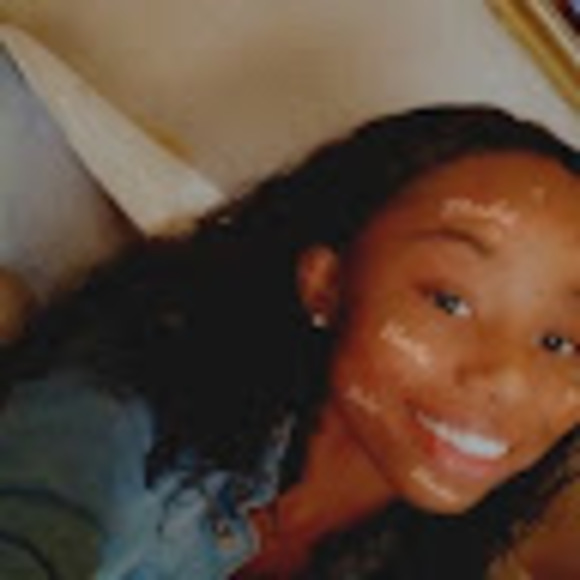 Meet your Posher, Shakira - Picture 1 of 1